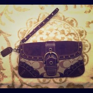 💥SALE💥Coach Suede Leather Signature Wristlet.