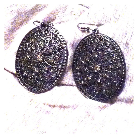 Dark silver earrings w rhinestones in the middle
