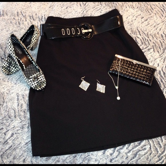 Dresses & Skirts - 🎯 Worthington pencil skirt!