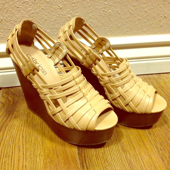 REDUCED👀🌟✨✨CATHY JEAN WEDGES