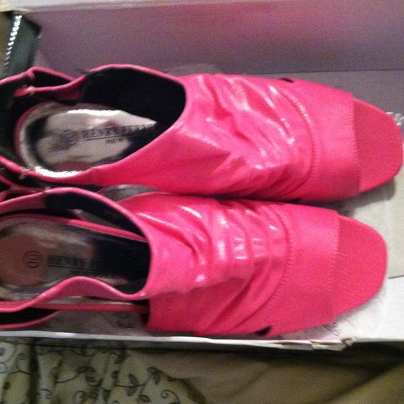 Hot pink heels✨✨✨markdown ✨✨✨✨