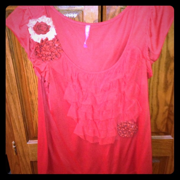 SOLD Red/maroon trendy top