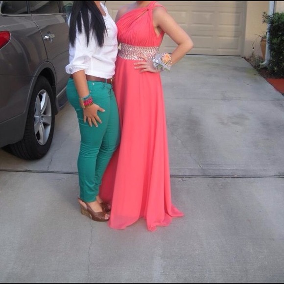 REDUCED⬇⬇⬇ CORAL PROM DRESS GREAT CONDITIONS - Picture 1 of 2