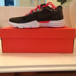 ⭐SALE $45🌟Brand New Nike Lunar TR1🌟