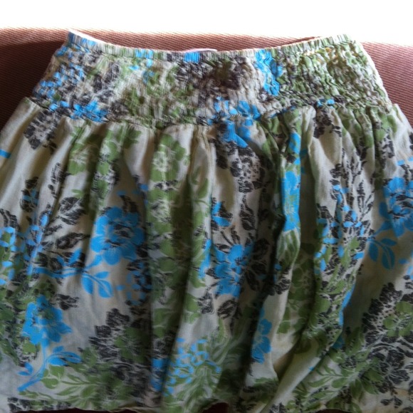 Mini skirt! - Picture 2 of 2