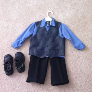 2T 3 piece suit with Stride Rite shoes size 7 1/2