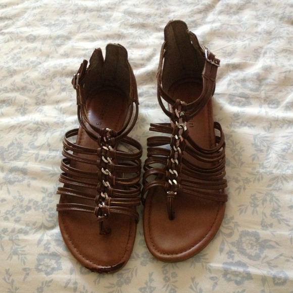 Steve Madden Shoes - Steve Madden strappy sandals!🎀