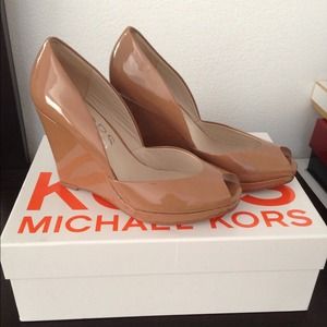 🚨SOLD🚨Michael Kors Nude Peep Toe Wedges