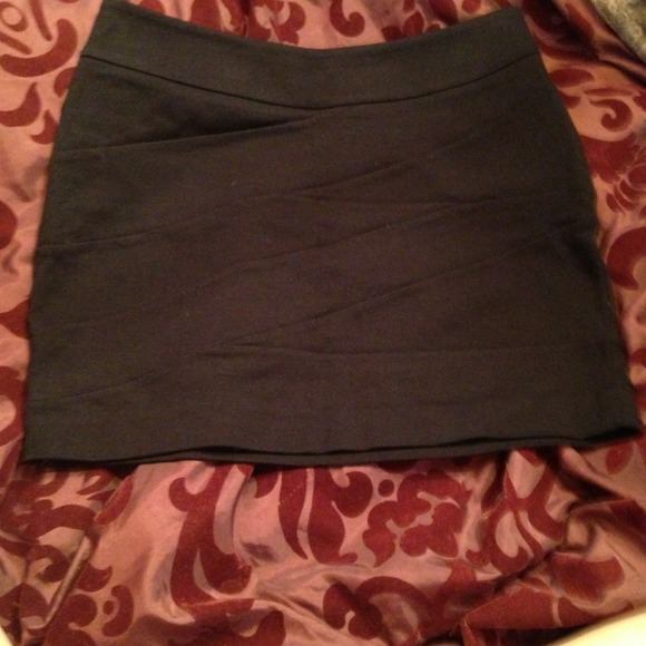 **Traded** Black skirt - express