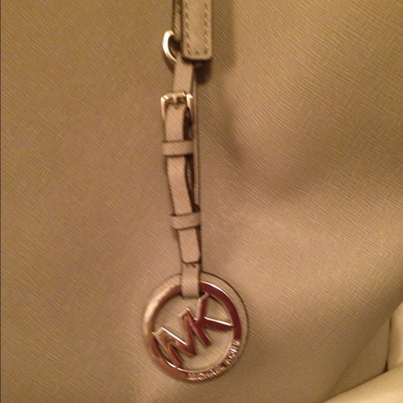 Barely used Michael Kors Large Weekender!!!! - Picture 3 of 4