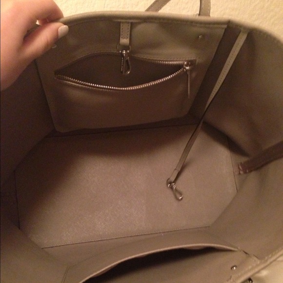 Barely used Michael Kors Large Weekender!!!! - Picture 4 of 4