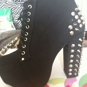 Spiked Lita DUPES