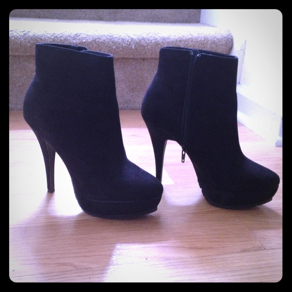 *REDUCED*Steve Madden Booties size 8 (really a 7)