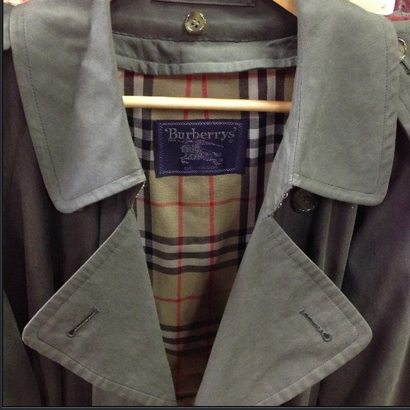 🎉SOLD🎉 Authentic Men's Burberry Trench Coat!