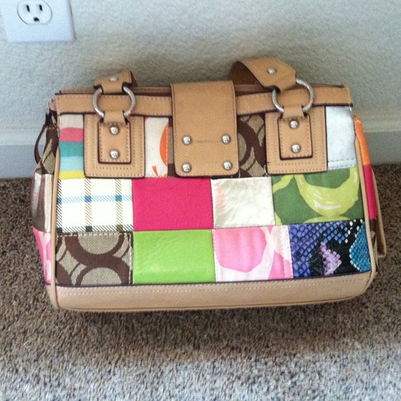 Medium size multi-color purse. - Picture 2 of 3