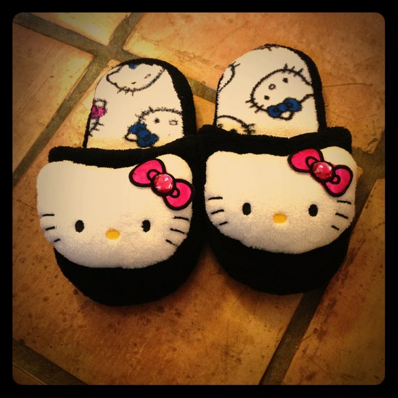 Hello Kitty Shoes - ❌SOLD in bundle❌Hello kitty slippers