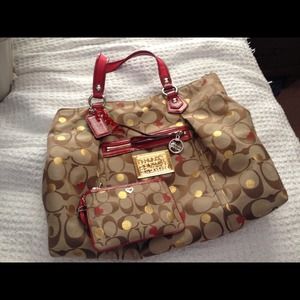 Authentic coach tote with matching wrislet
