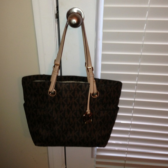@@@SOLD@@@ Authentic Michael Kors East West Tote