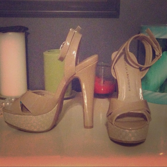 Chinese laundry sandals ! 👠🎀 negotiable! ✅