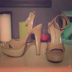 Chinese laundry sandals ! 👠🎀 negotiable! ✅