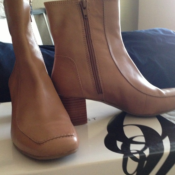 Beautiful Nine West ankle boots
