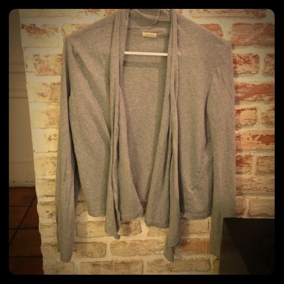 ❌SOLD in bundle❌Lt grey long sleeve open front top