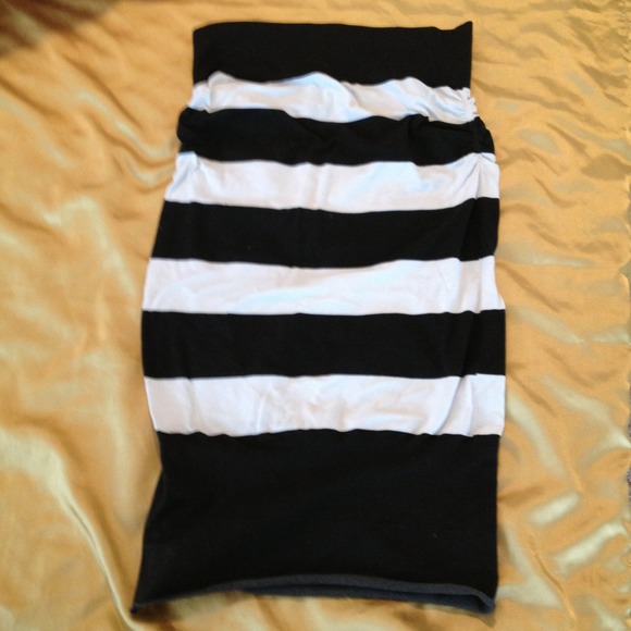 Black and white stripe tube tops!!Very cute!!
