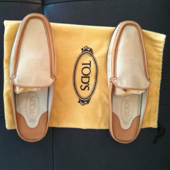 Women's TODs shoes, creme leather and canvas w bag