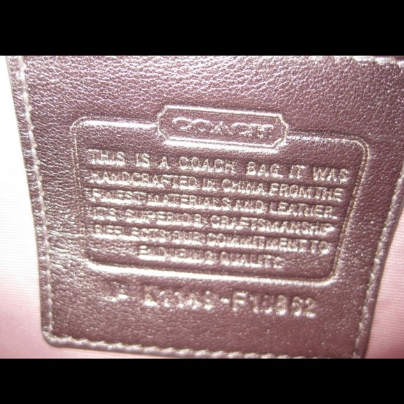 SOLD! ✨PP ONLY✨Coach Signature Silver HOBO - Picture 4 of 4