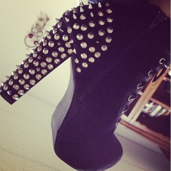 Spiked heeled boots