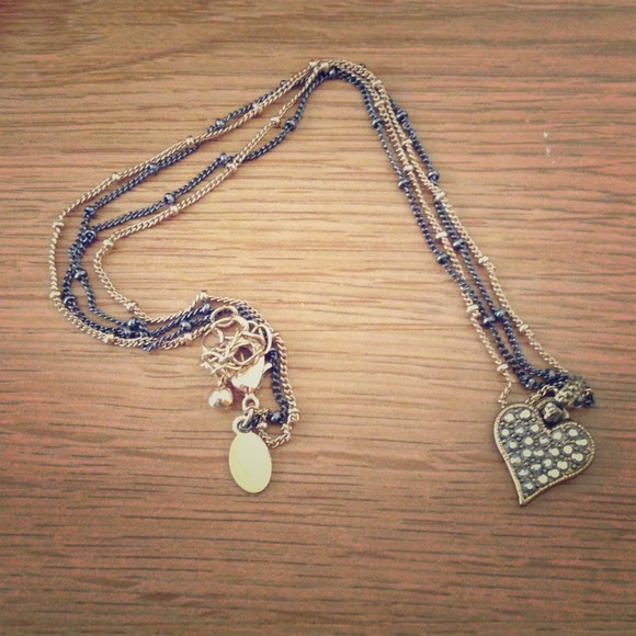 Aeropostale Heart necklace