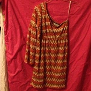 🚫🚫SOLD🚫🚫Adorable Chevron one shoulder dress!!