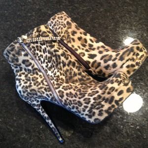 ⚡⚡sexy animal print stiletto boots⚡⚡