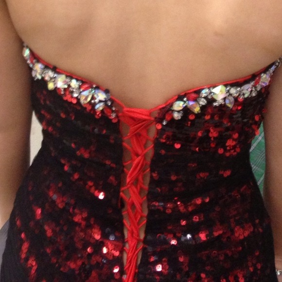 Beautiful red and black dress worn once - Picture 2 of 4
