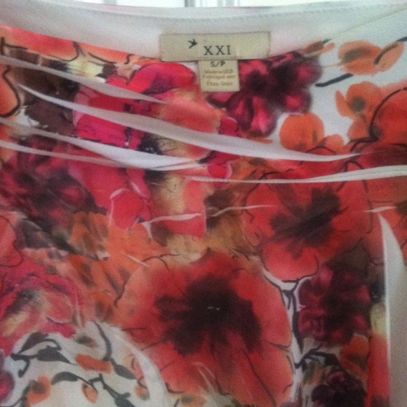 Off the shoulder floral top - Picture 2 of 2