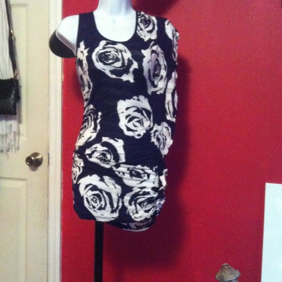 🚫Sold 🚫Black dress with white roses