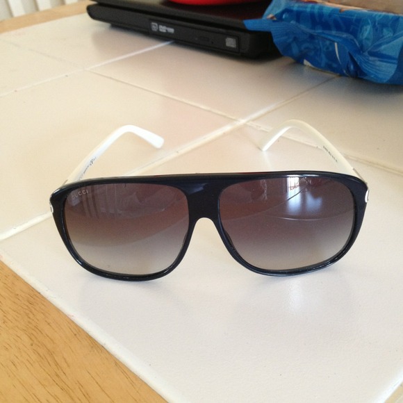 💢SOLD💢Authentic gucci sunglasses
