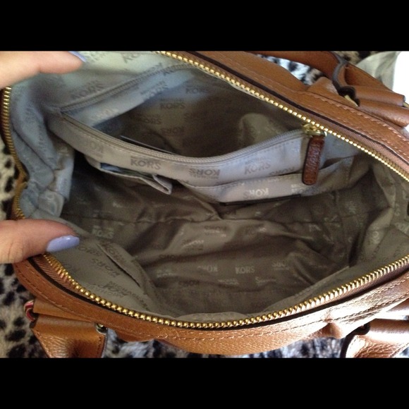 ❌❌SOLD❌❌Michael Kors Lattington Purse - Picture 3 of 4