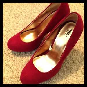 Nerona High heels,berry.Only try once,Almost new.