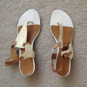 SOLD❗White Wedge Sandals