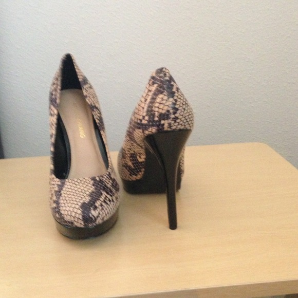 High heels - Picture 4 of 4