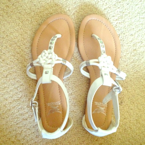 🚫SOLD🚫 White sandals w/ Silver Studs