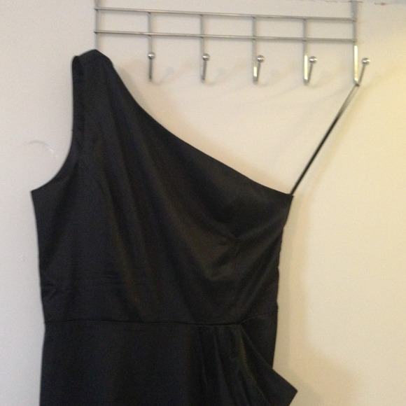 Black dress - Picture 4 of 4