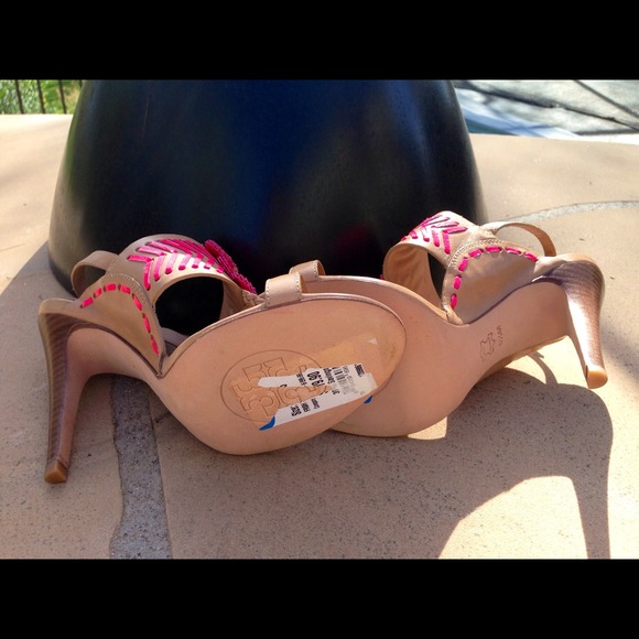 🚩REDUCED🚩100% Authentic Tory Burch Heels🌺 - Picture 3 of 4