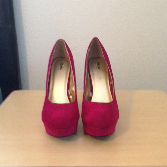 Pumps - Picture 2 of 4