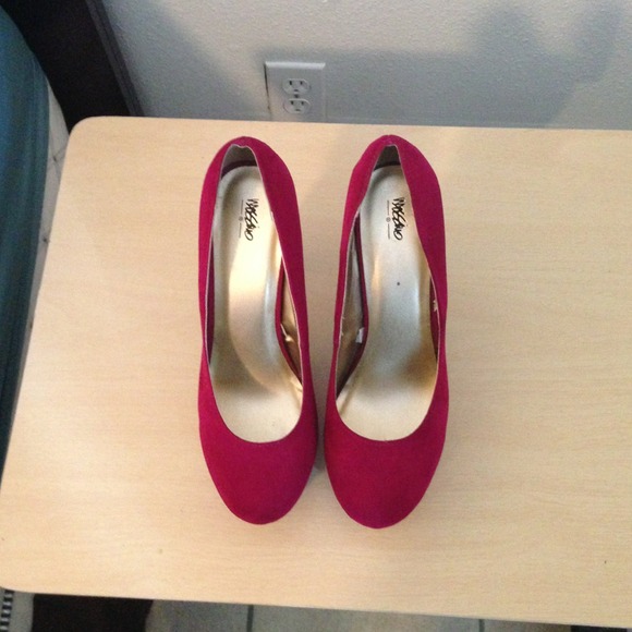 Pumps - Picture 3 of 4
