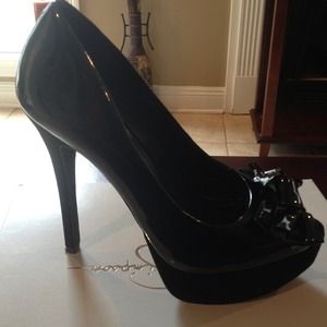 Cute shoes worn once!