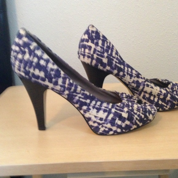 Pumps - Picture 2 of 4