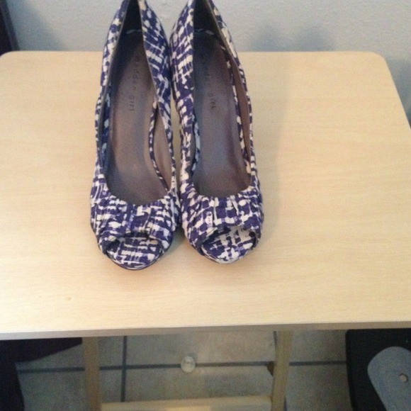 Pumps - Picture 3 of 4