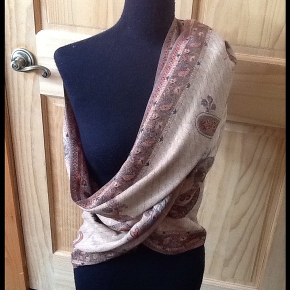 Pashmina scraf sold bundled... - Picture 2 of 3
